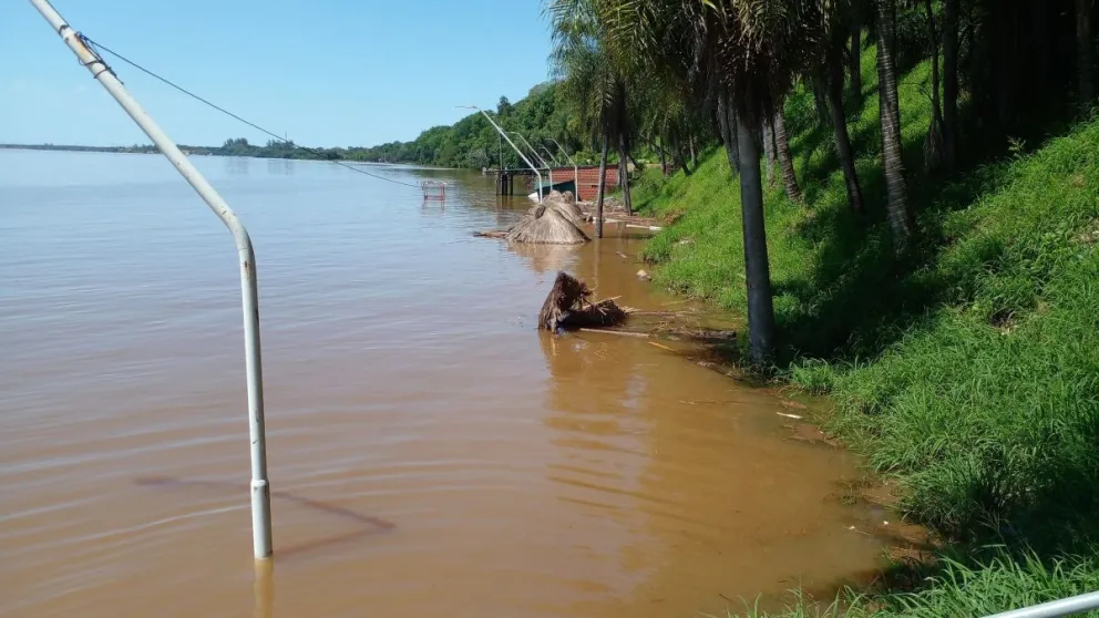 El Paraná se mantendrá alto y se complica la temporada de verano en Ituzaingó