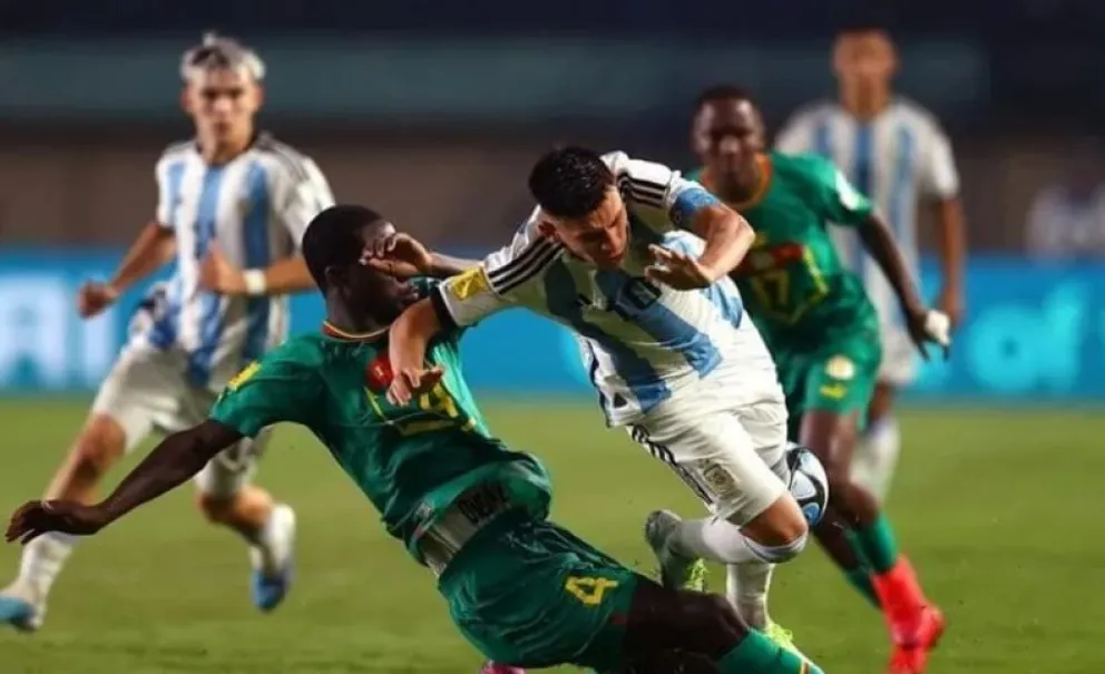 Argentina mereció más, pero arrancó el Mundial Sub 17 con un paso en falso: cayó 2-1 ante Senegal