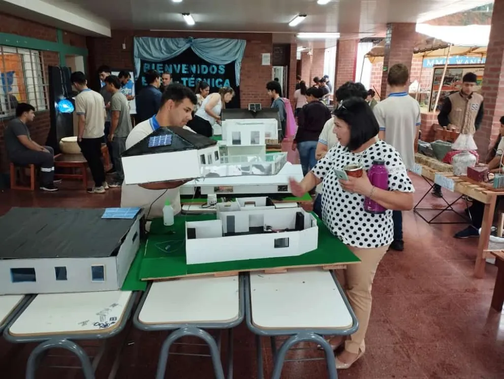 Exitosa expo de escuelas técnicas en Wanda 