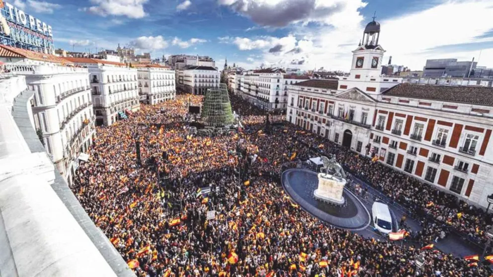 Tensión en España tras marchas en contra la amnistía de Pedro Sánchez