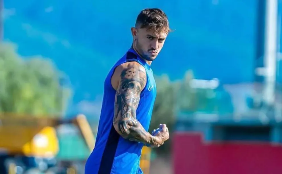 Pablo Maffeo llegó a la Argentina para su bautismo con la selección