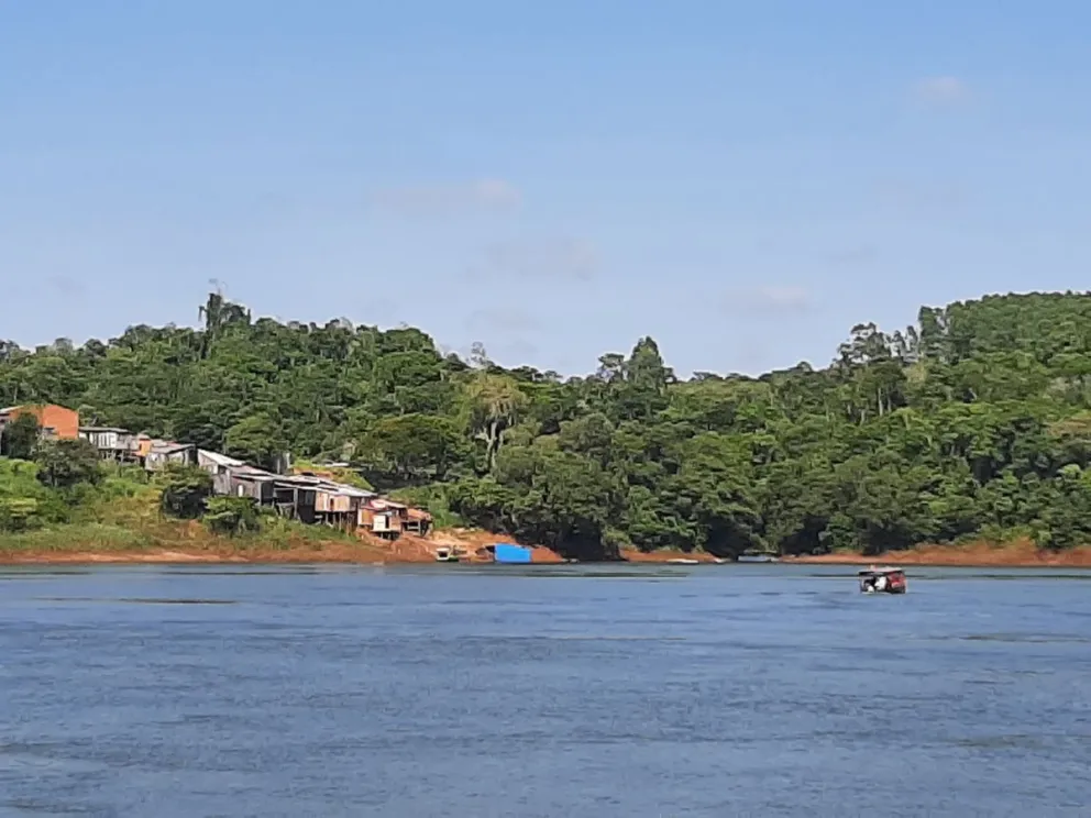 Vuelve a funcionar el servicio de lanchas desde Montecarlo a Paraguay
