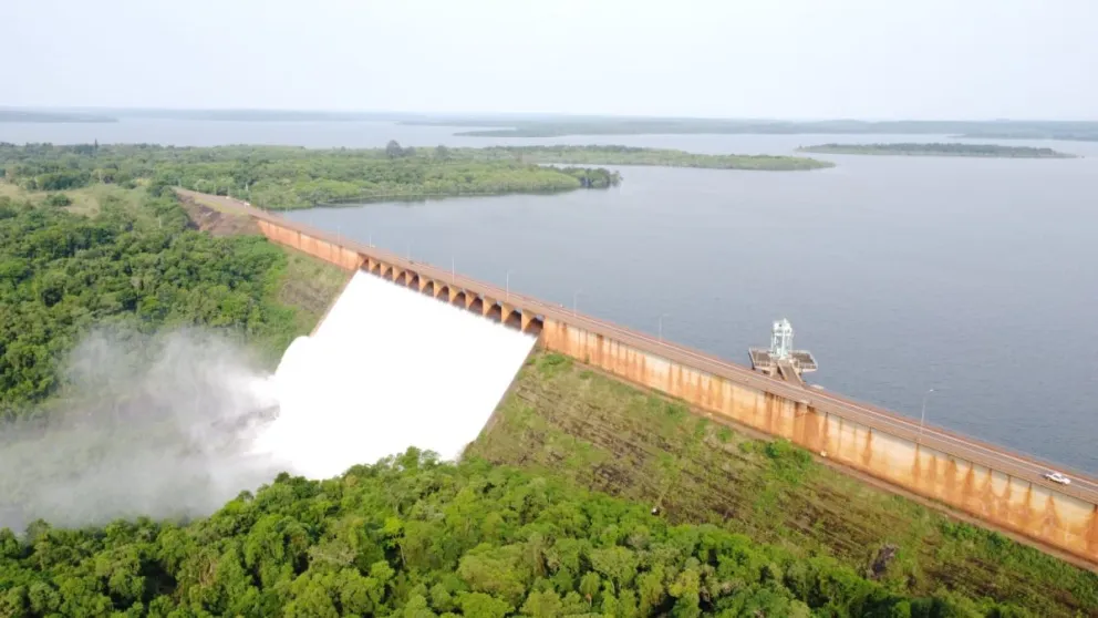 Las aguas del lago Urugua-í superaron la cota máxima 