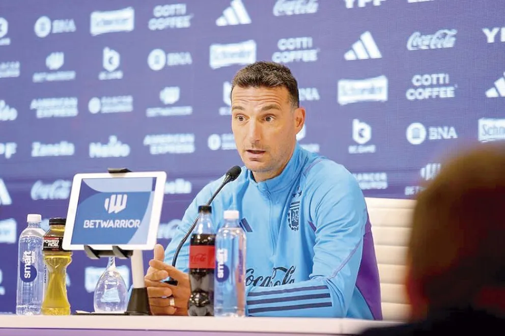 Scaloni habló de todo: Messi, Bielsa y hasta bancó al Papu Gómez