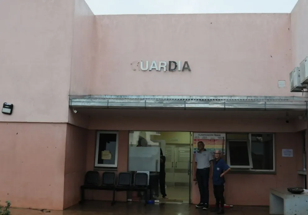 El hospital de Itaembé Guazú con daños en el cielorraso y anegado
