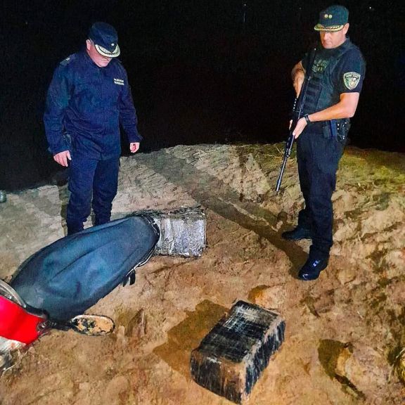 Incautaron marihuana escondida en la arena