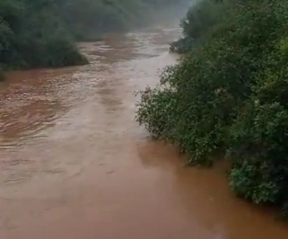 Continúa el pedido de cuidado del agua en Jardín América 