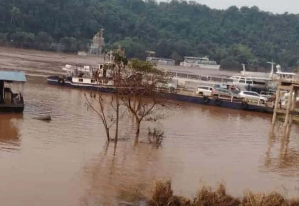 Volvió a funcionar el servicio de balsas en Puerto Iguazú