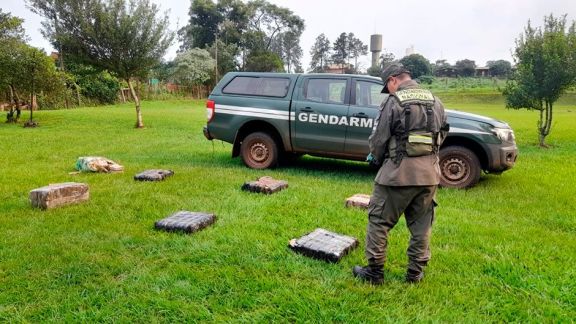 Abandonaron marihuana a metros de la costa del Paraná