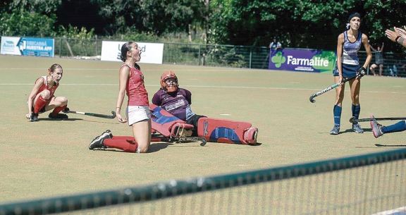 Las chicas de Guaraní se consagraron campeonas del Regional de Clubes de hockey