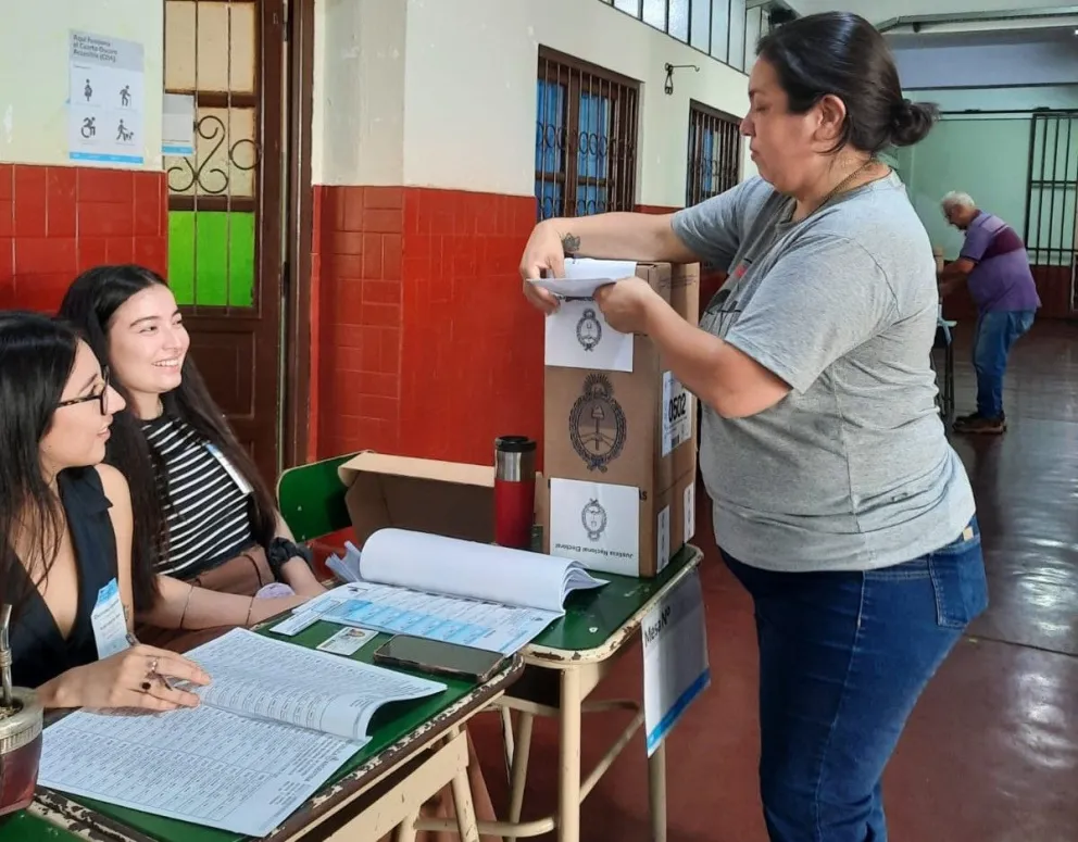 Abrieron los centros de votación para definir al próximo presidente entre dos proyectos de país antagónicos