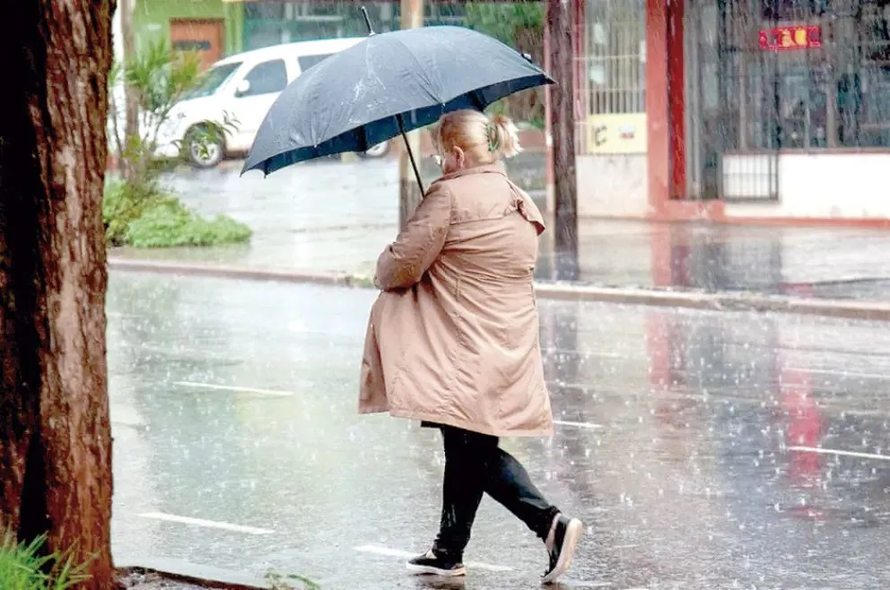 Rige alerta amarilla para hoy por lluvias y tormentas