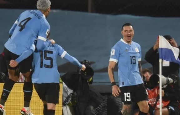 El Uruguay de Bielsa se lució y goleó a Bolivia en Montevideo