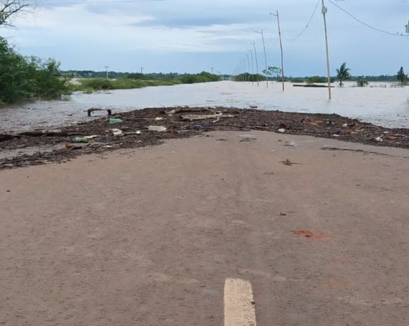 Santo Tomé: el río Uruguay baja y luego de realizar una limpieza liberarán el tránsito sobre ruta nacional N°14 