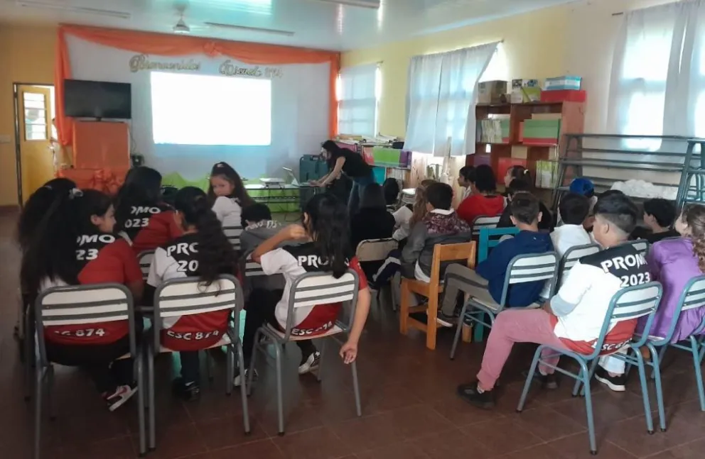 Alumnos recibieron charla sobre adicciones conductivas y de sustancias en San Pedro