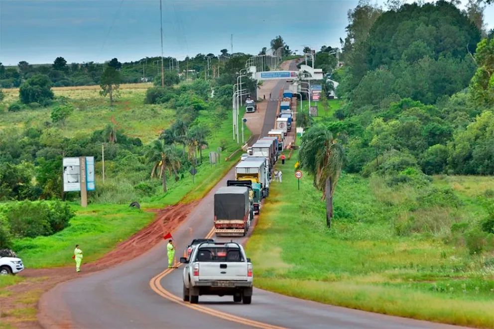Extienden el horario de control de cargas para camiones en el puente