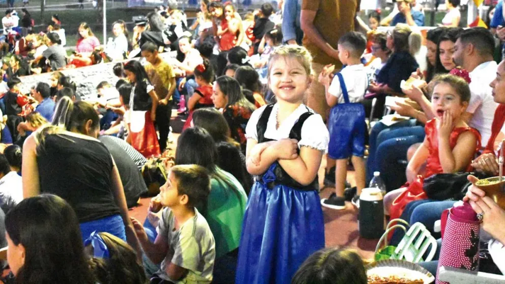 Velada Navideña convocó a cientos de niños del jardín