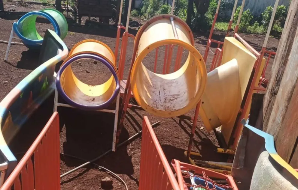 Se solidarizaron  para montar juegos para  una plaza