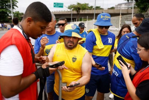 El Gobierno bonaerense investiga presuntas estafas a hinchas de Boca que viajaron a Brasil