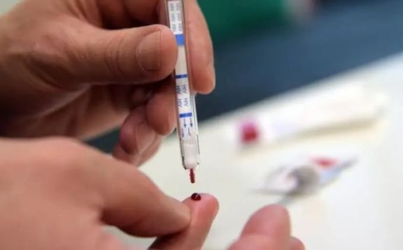 "Hacete el test. Sumá tu gotita", la campaña para promover el testeo de VIH