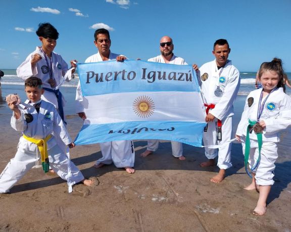 Gran actuación de taekwondistas iguazuenses en el Sudamericano de Taekwondo