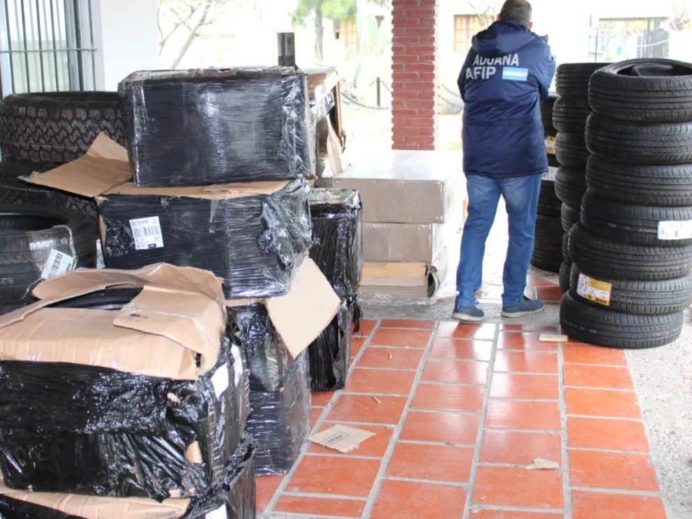 De Esperanza a Buenos Aires con más de 500 neumáticos de contrabando