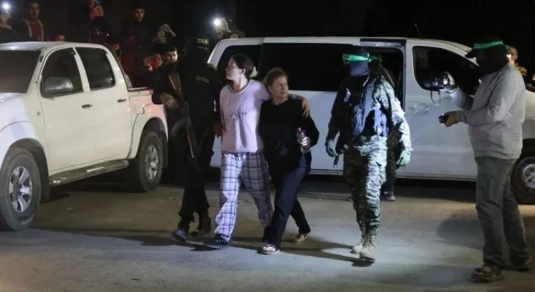 Hamas liberó a otros 10 rehenes, entre ellos cuatro de nacionalidad argentina