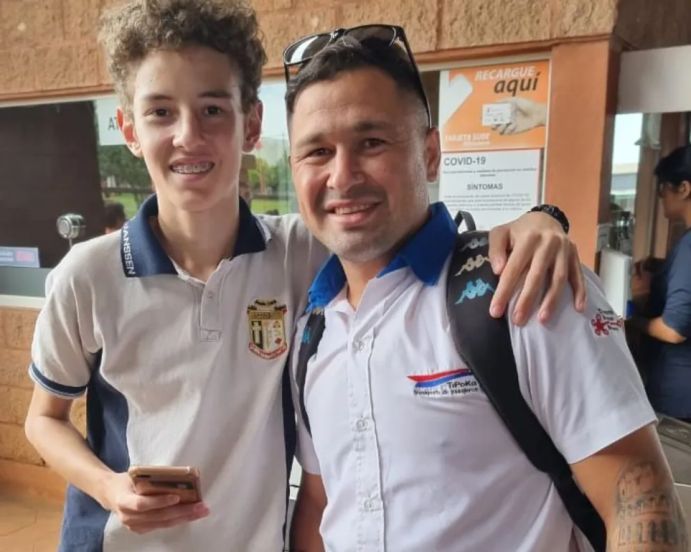 Gesto ejemplar: Jeremías perdió el celular en el colectivo, el chófer lo encontró y lo devolvió