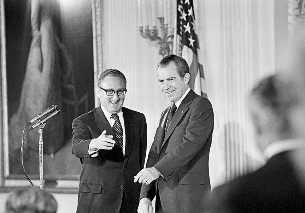 Con críticas y elogios, el mundo despidió a Kissinger