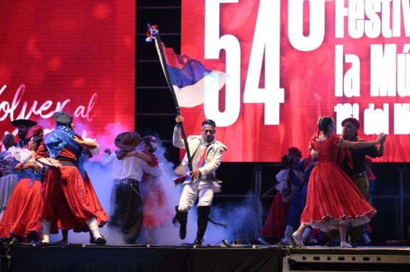 El anfiteatro volvió a brillar con el Festival del Litoral