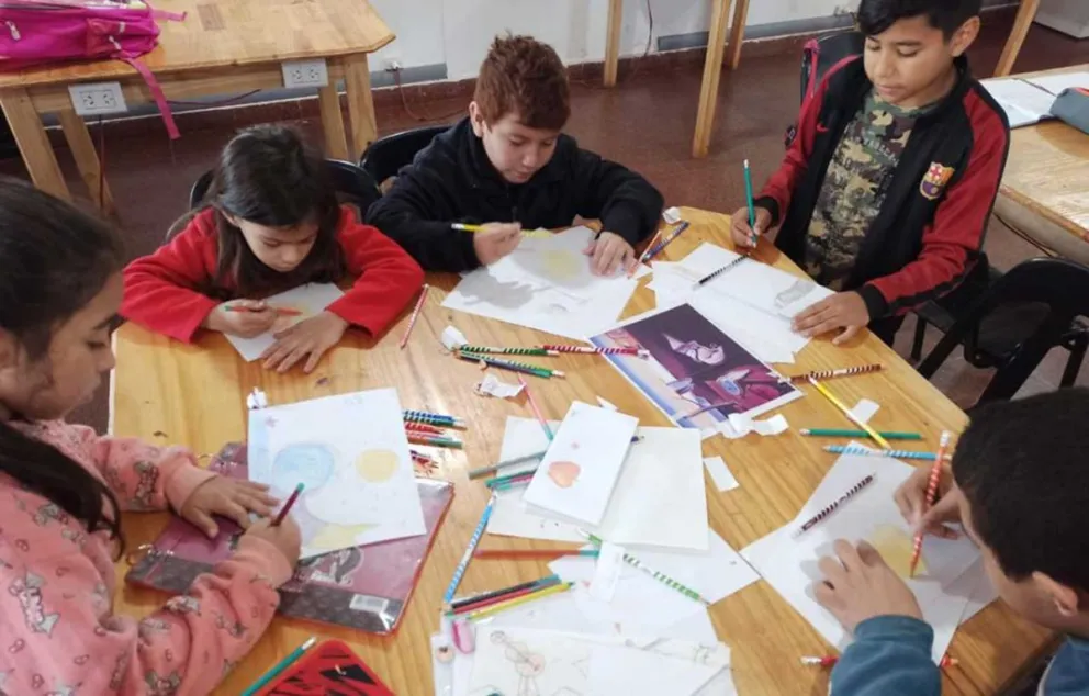 A través de los centros de apoyo se revincularon más de 12.000 chicos