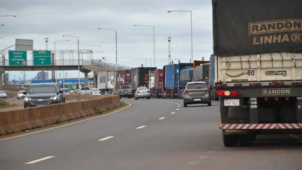 Quejas de camioneros por la demora para cruzar la frontera