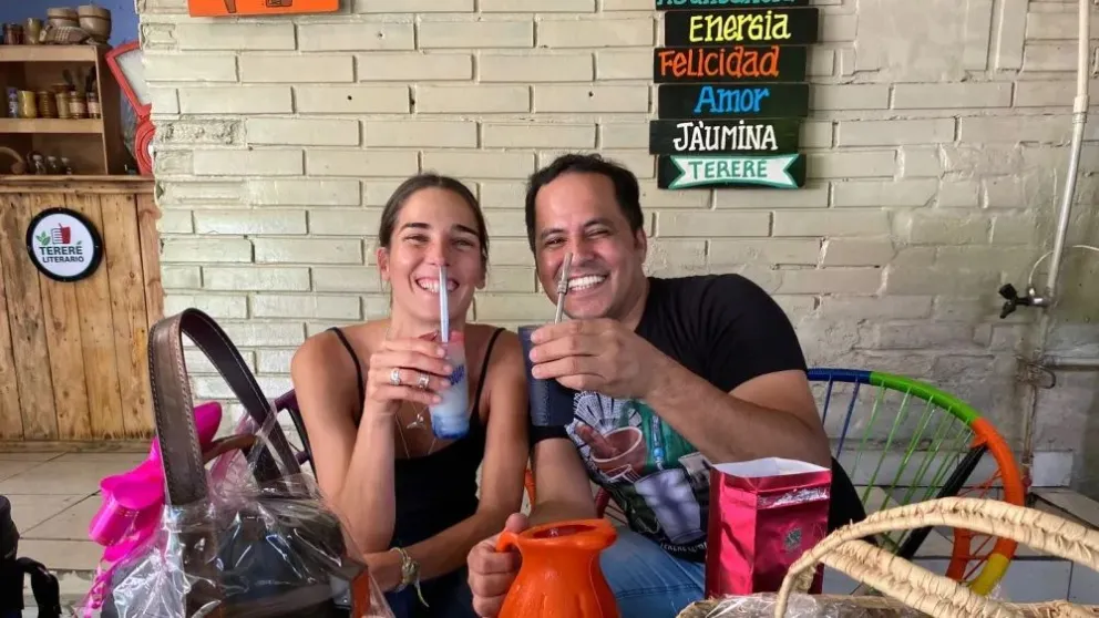 Juana Viale llevó yuyos del Mercado 4 de Asunción a Mirtha Legrand para sus mates