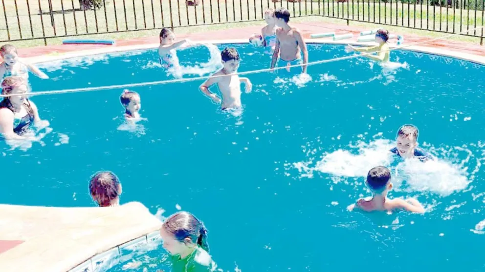 Clubes y colonias de vacaciones, las alternativas para aplacar el calor