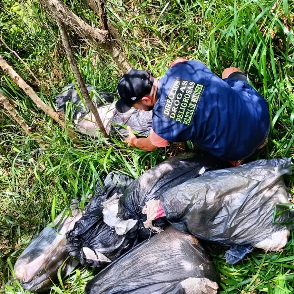 Cerro Corá: incautaron casi 100 kilos droga acopiada a la vera de la ruta 12