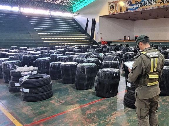 Detectaron contrabando de más de 500 neumáticos enviados por encomienda