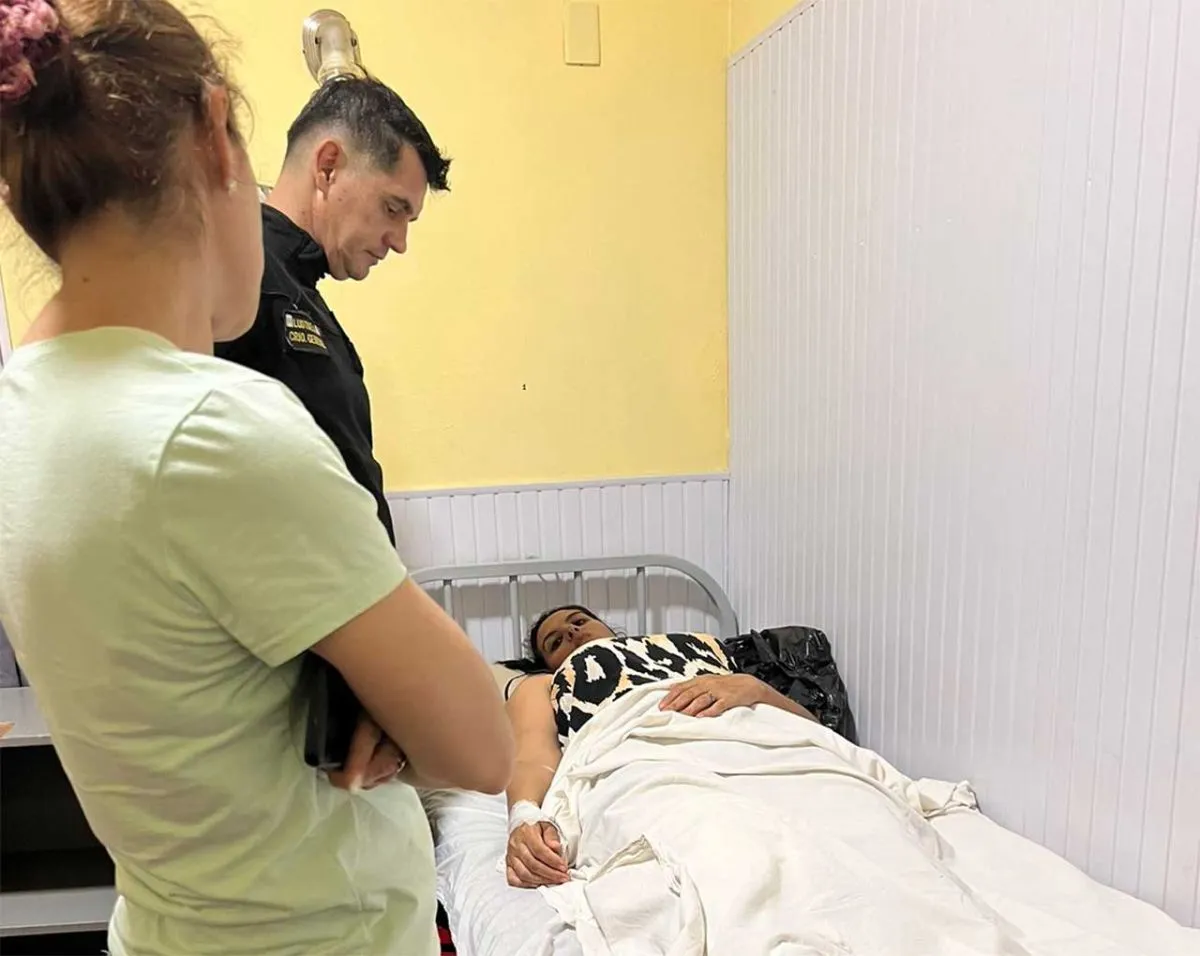 Adriana Olivera. Choque a la mujer policía