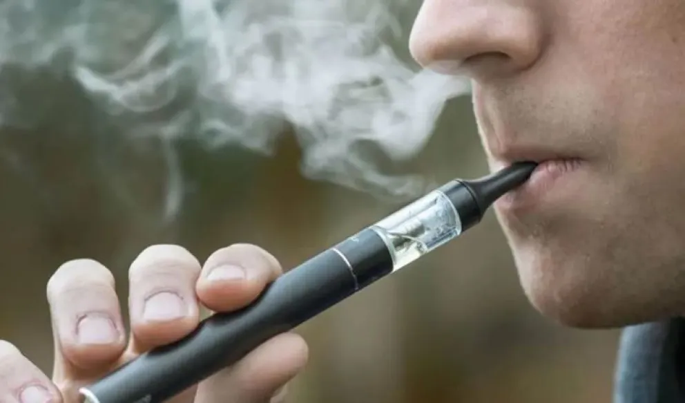 La OMS informó que "los cigarrillos electrónicos con nicotina son altamente adictivos"
