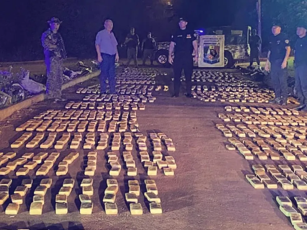 Secuestran casi una tonelada de marihuana oculta en una zona rural de Montecarlo