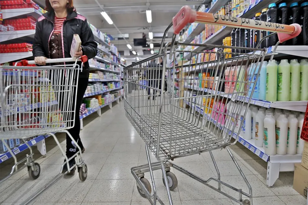 Comercios cierran un año cargado de incertidumbre y con cautela hacia el 2024 
