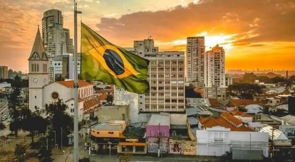 Brasil supera a Canadá y es la novena economía del mundo 