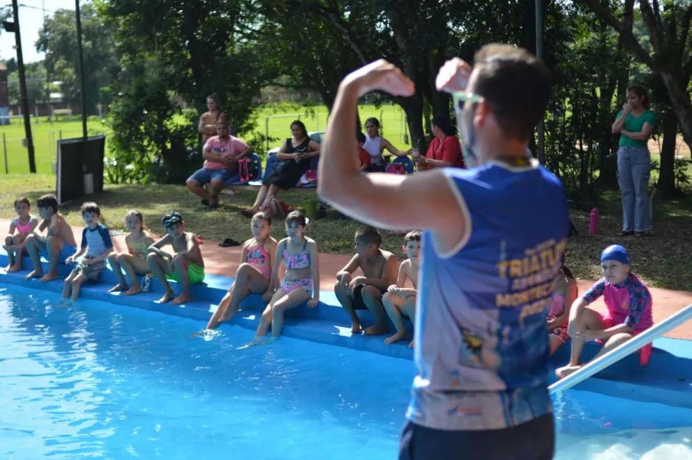 Montecarlo reabrió la pileta municipal con varias actividades 