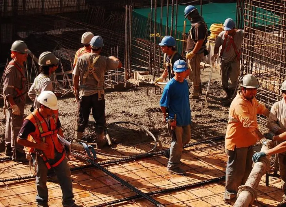 Reforma laboral incluye período de prueba de 8 meses, cambios en indemnizaciones y despido por tomas o bloqueos