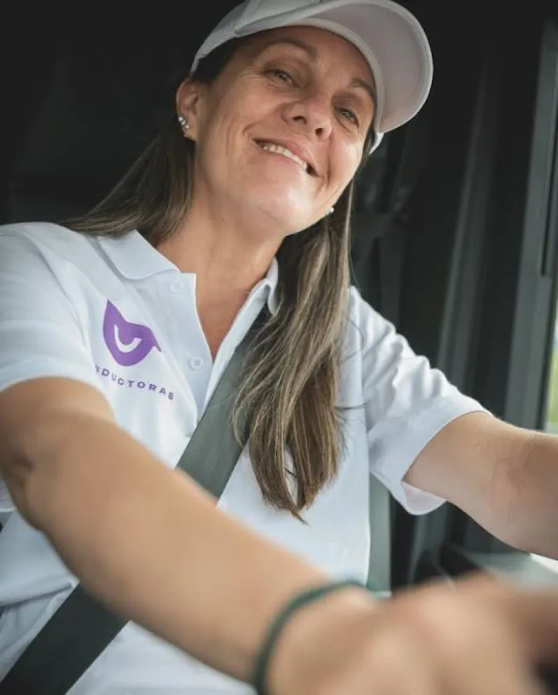 Carolina Lovera, posadeña elegida para convertirse en conductora profesional de transporte de cargas