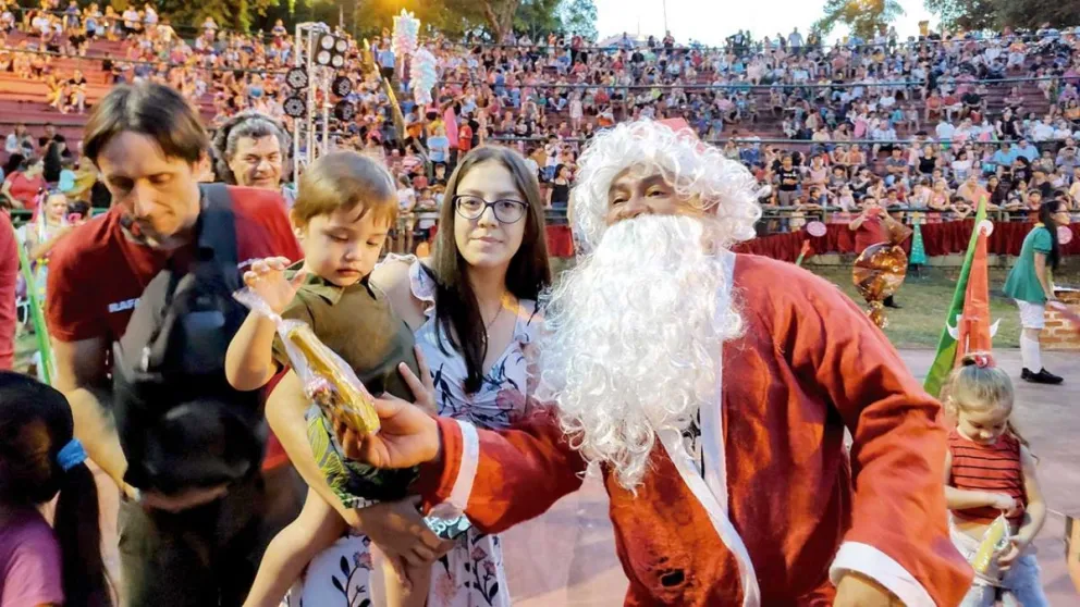 El espíritu navideño llegó a más 	de 3 mil chicos en Puerto Iguazú