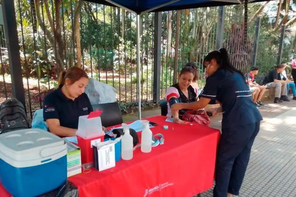 Instalaron una posta de salud en la plaza 9 de Julio para vacunación y toma de presión
