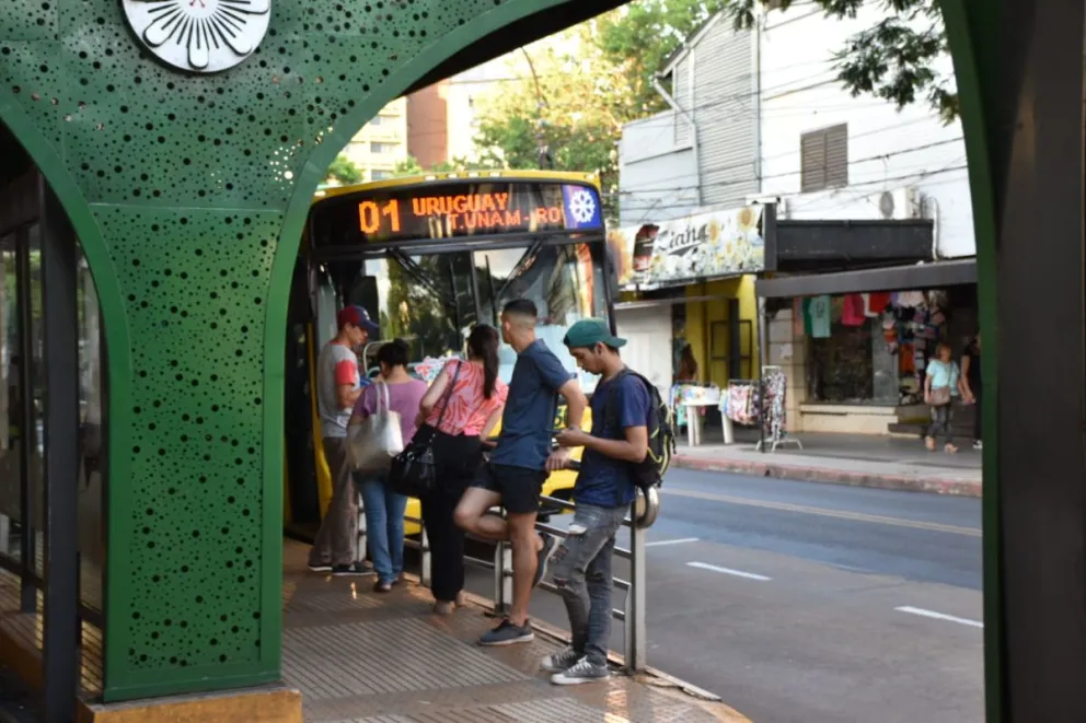 Ex intendentes del interior país rechazaron la quita de subsidios al transporte público