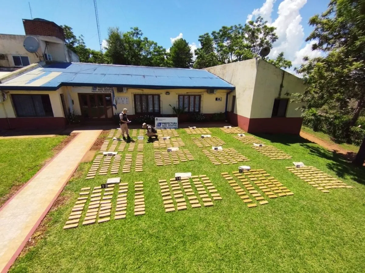 Prefectura halló casi media tonelada de marihuana en un bote