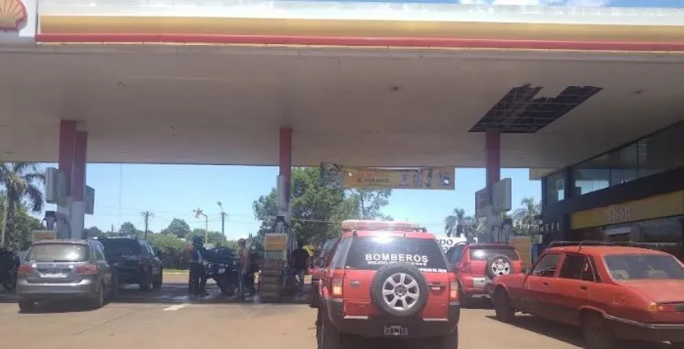 Largas filas en Jardín América para cargar combustible 
