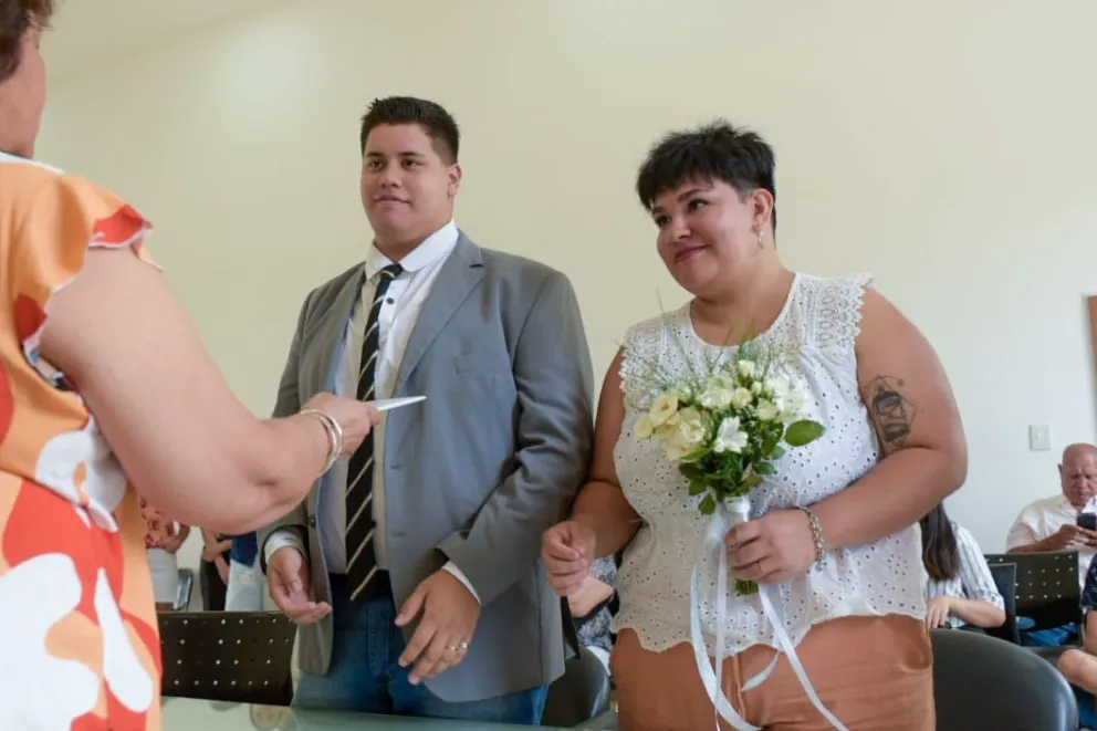 Con un casamiento, se celebró la inauguración del nuevo Registro de las Personas